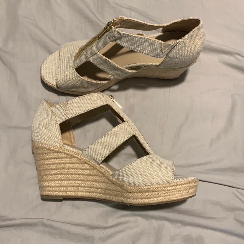 Wedges cream color